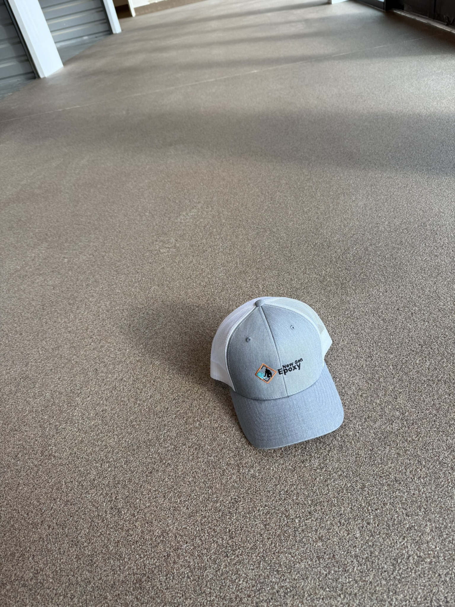 Garage with Decorative Quartz